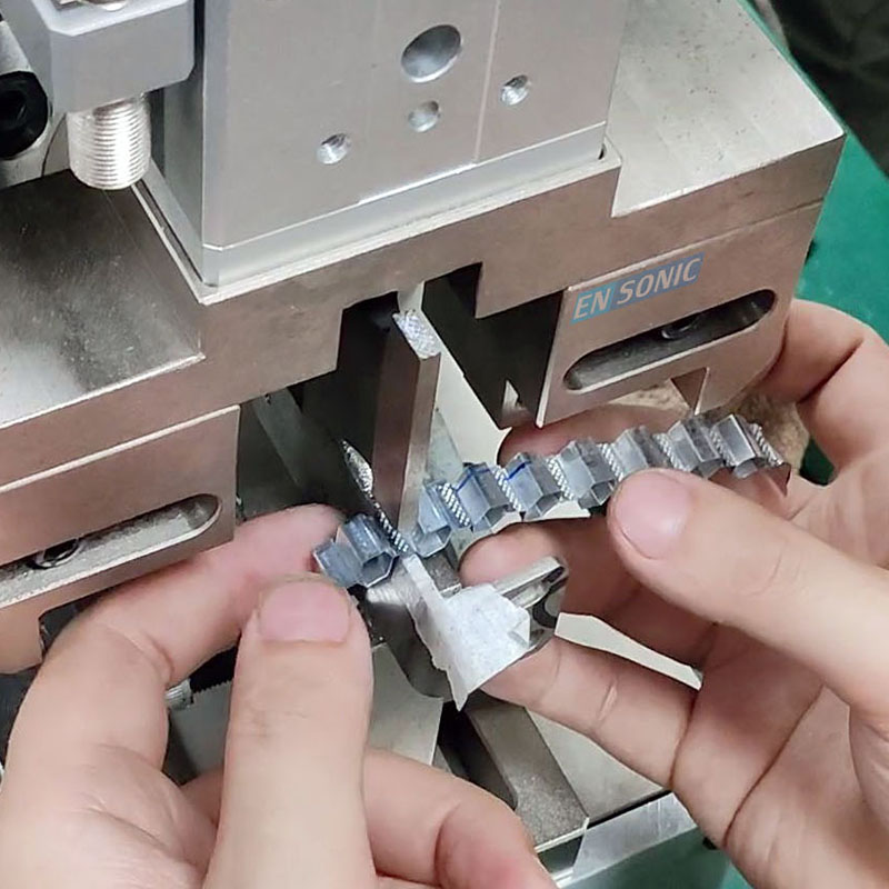 蜂窝铝箔铝型材超声波点焊机 (1).jpg