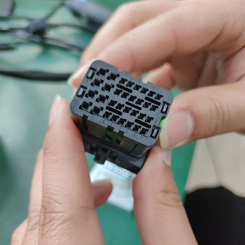 塑料接插件壳体配件手持热铆点焊机 (2).jpg