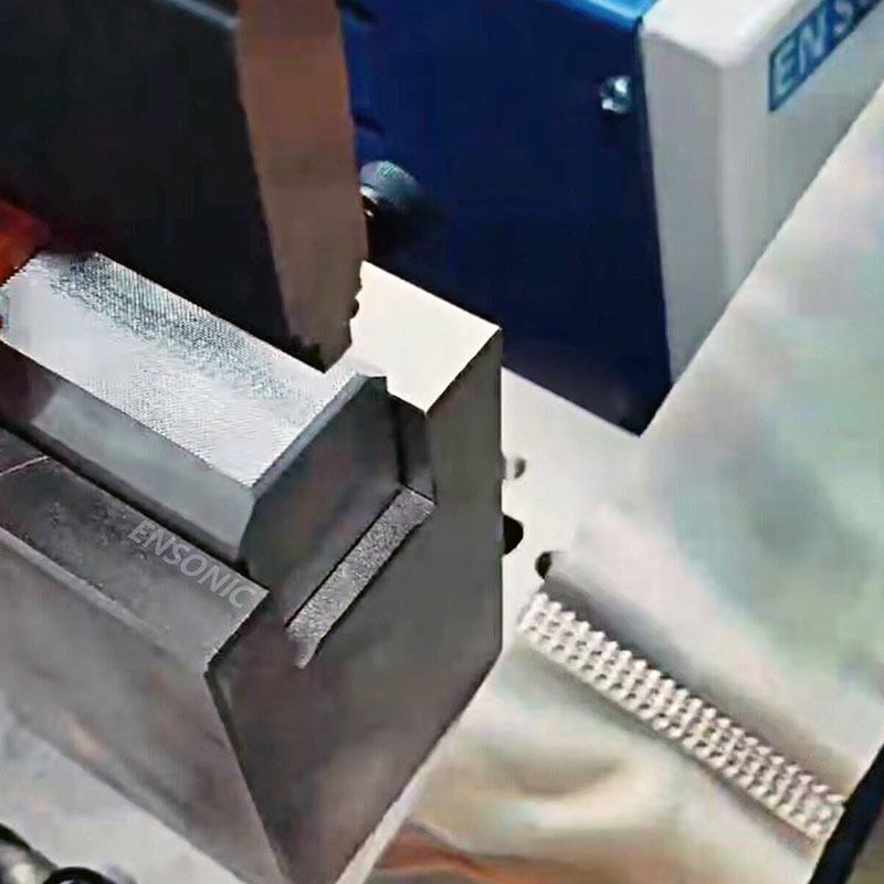 锂电池组件铜带铜箔超声波点焊机 (1).jpg