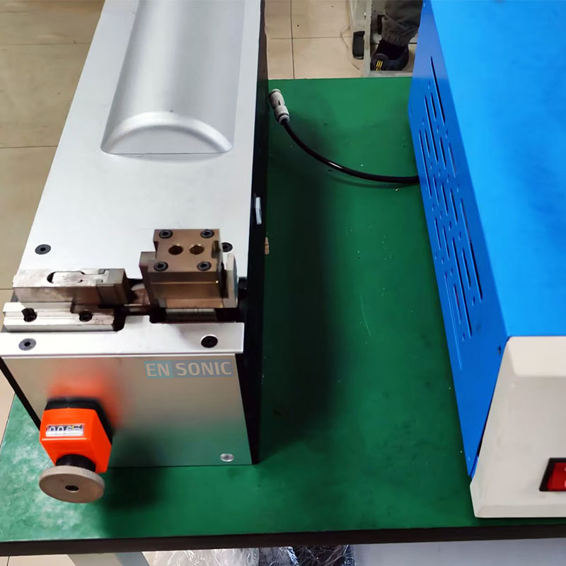 电机定子引接线束线圈超声波焊接机 (3).jpg