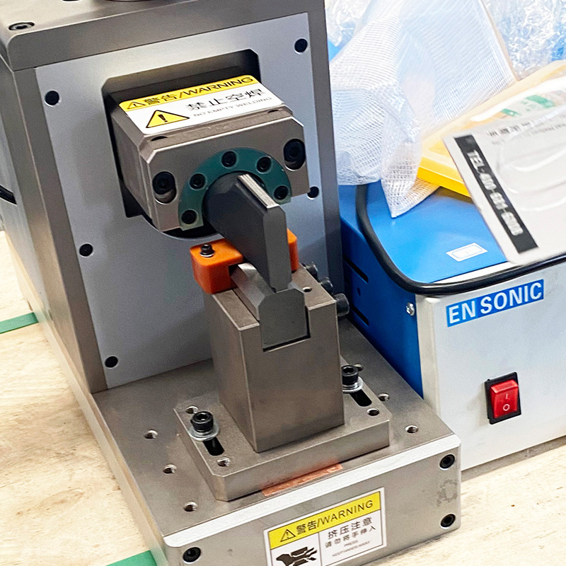 汇流铝巴厚铝板超声波金属焊接机 (1).jpg